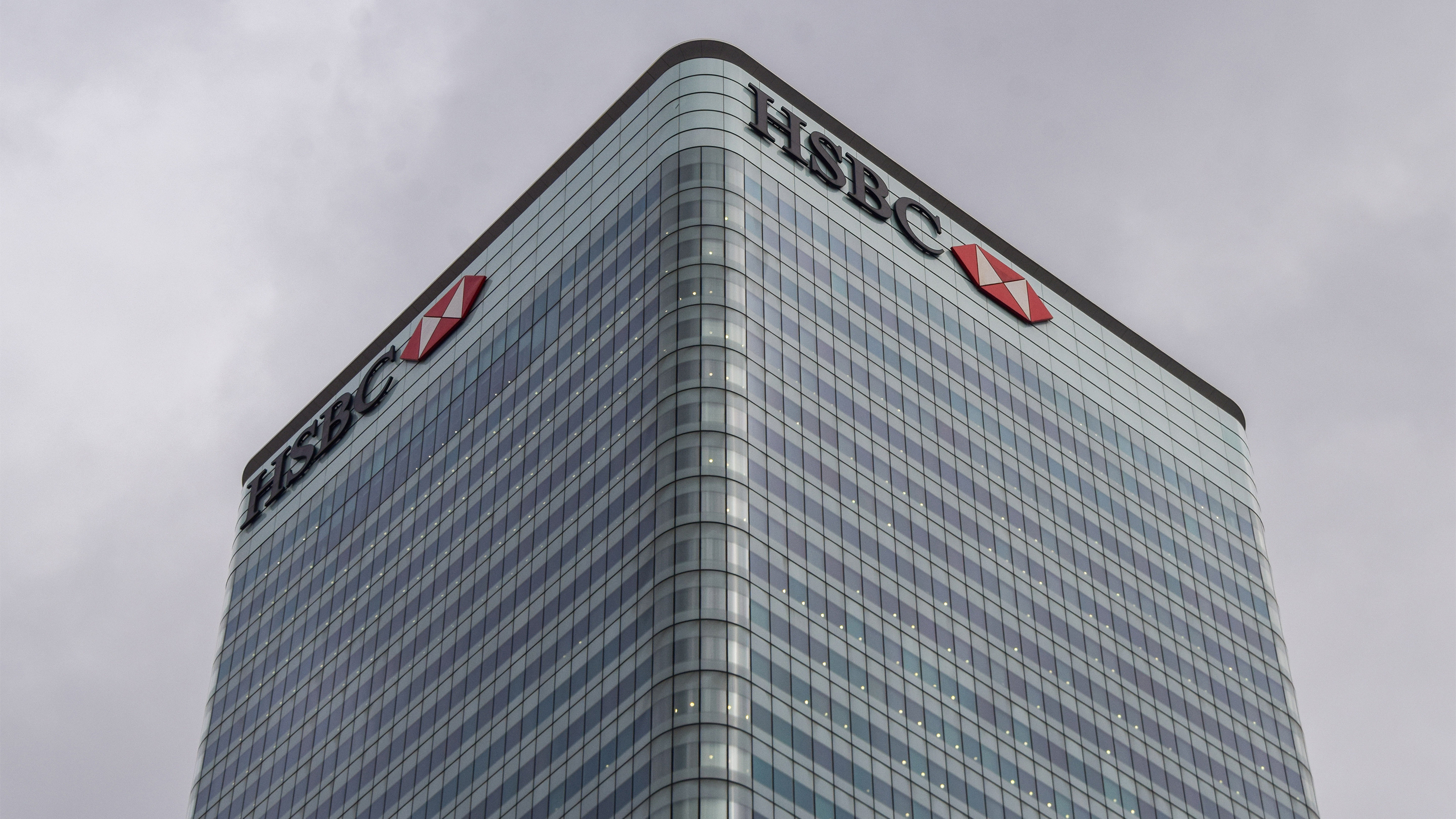 HSBC targets UK wealth division for aggressive AI-driven staff cuts